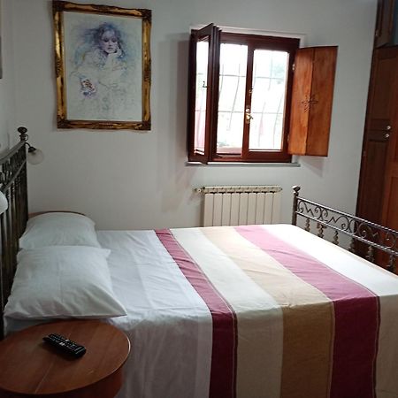 Independent Villa With Private Beach On The Lake Bracciano  Εξωτερικό φωτογραφία